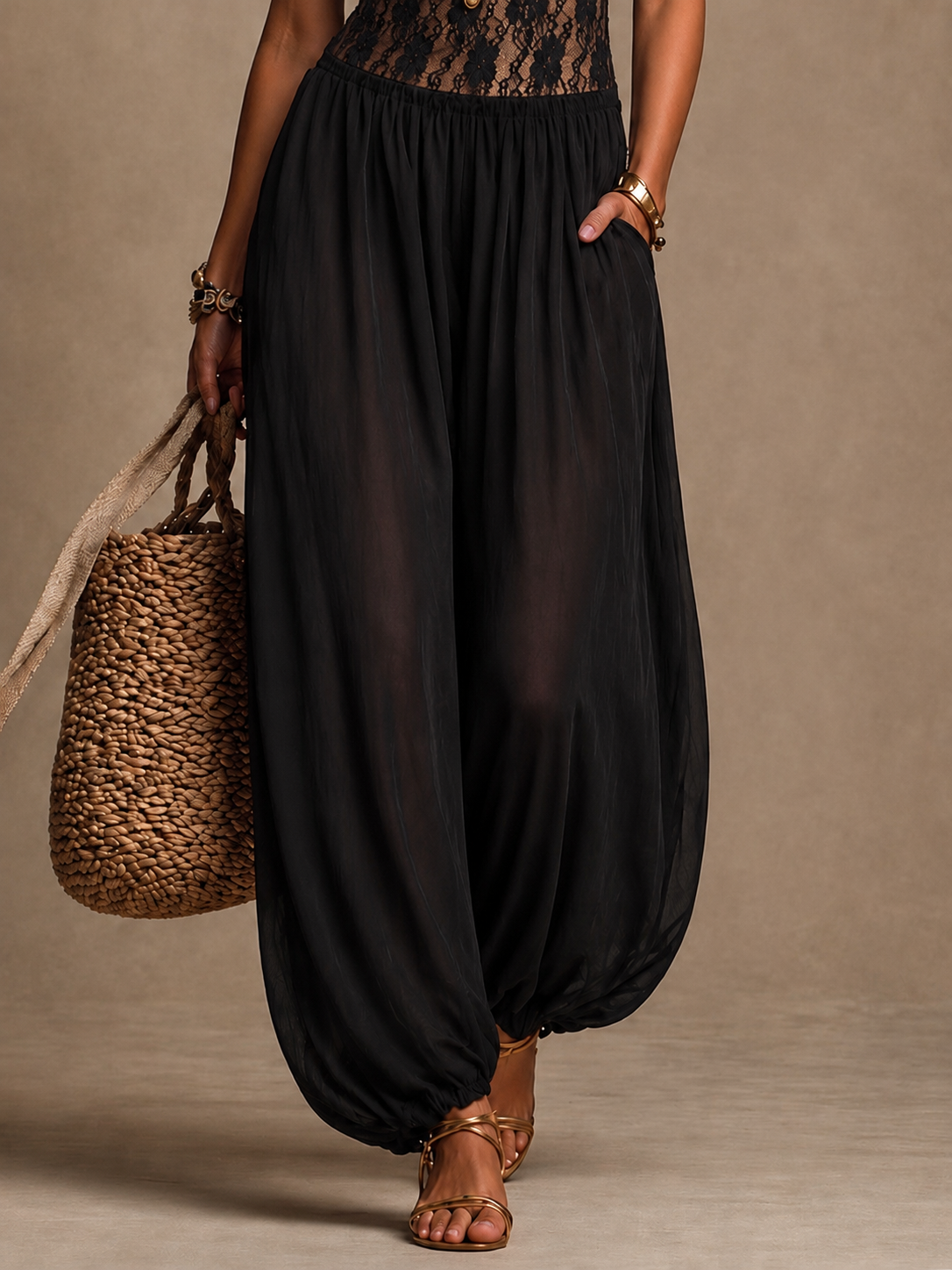 Selene | Mono halter de encaje fluido