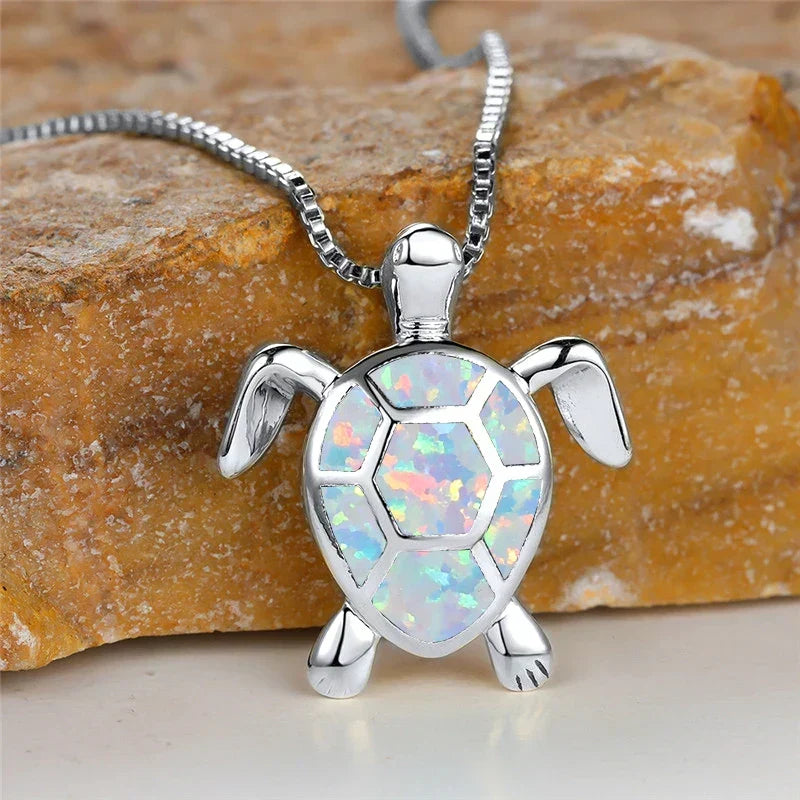 Collana con colgante de tortuga en ópalo verde