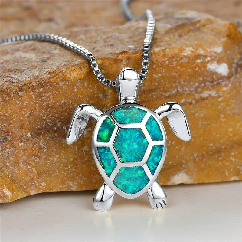 Collana con colgante de tortuga en ópalo verde